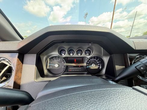 Used 2016 Ford F250 Platinum w/ FX4 Off-Road Package AWD/4WD image 20