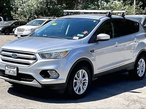 Used 2017 Ford Escape SE FWD image 3