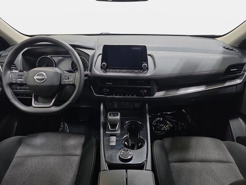 Used 2025 Nissan Rogue SV image 10