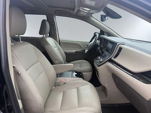 Used 2020 Toyota Sienna XLE Premium image 20
