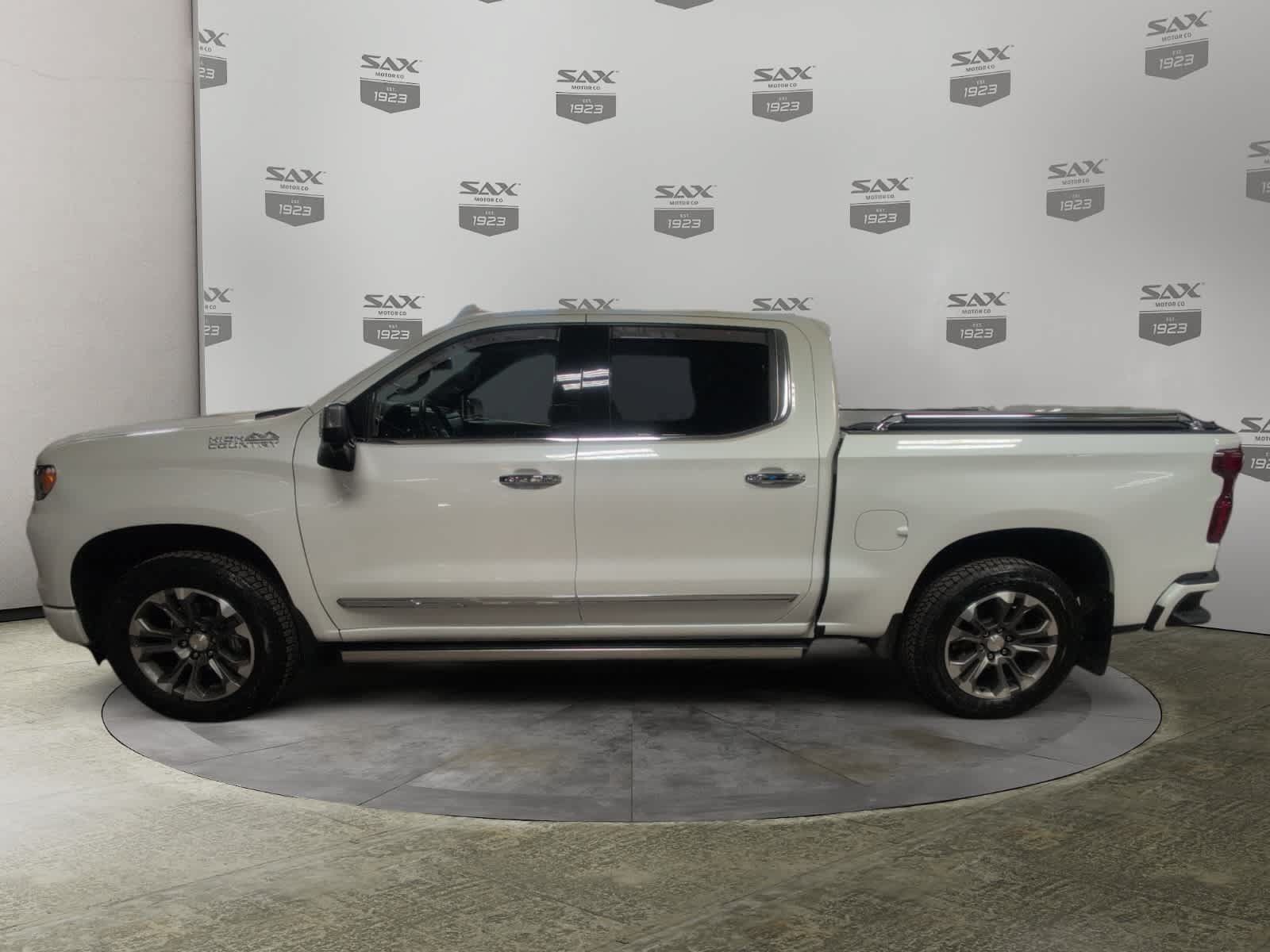 Used 2023 Chevrolet Silverado 1500 High Country AWD/4WD image 2