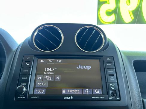 Used 2017 Jeep Patriot High Altitude AWD/4WD image 11