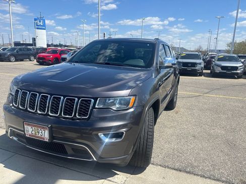Used 2017 Jeep Grand Cherokee Limited AWD/4WD image 10