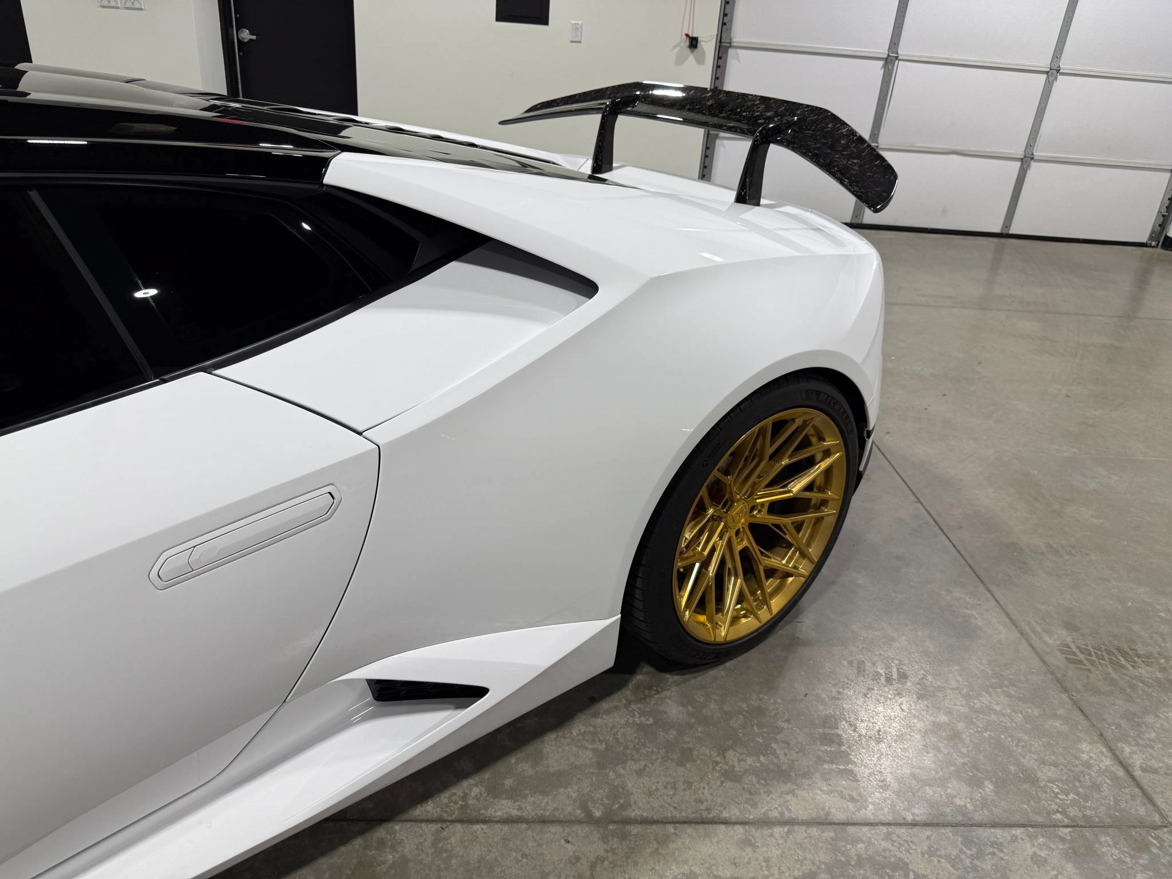 Used 2017 Lamborghini Huracan LP 580-2 RWD image 29