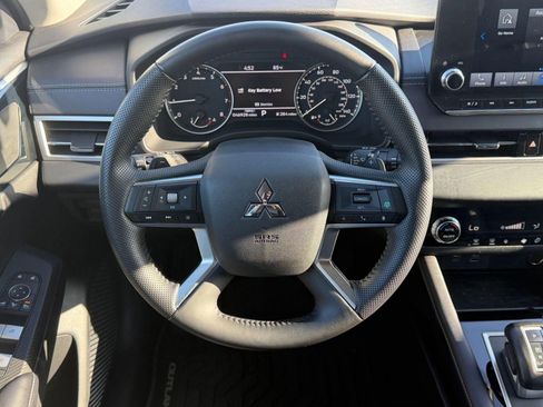 Used 2023 Mitsubishi Outlander SE image 15