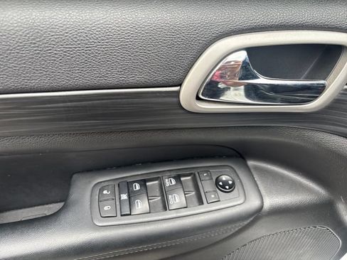 Used 2021 Jeep Grand Cherokee Laredo X AWD/4WD image 16