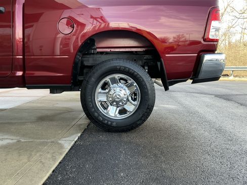 Used 2024 RAM 2500 Tradesman w/ Chrome Appearance Group image 23