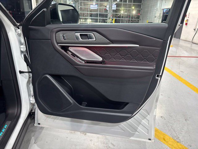 Used 2025 Ford Explorer Platinum w/ Ultimate Package AWD/4WD image 21