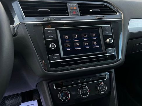 Used 2020 Volkswagen Tiguan S image 37