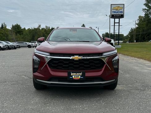 Used 2024 Chevrolet Trax LT FWD image 8