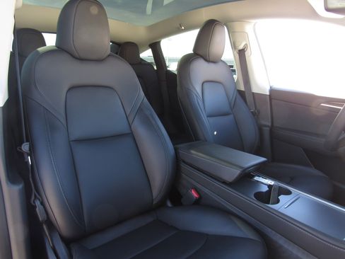 Used 2023 Tesla Model Y Long Range image 11