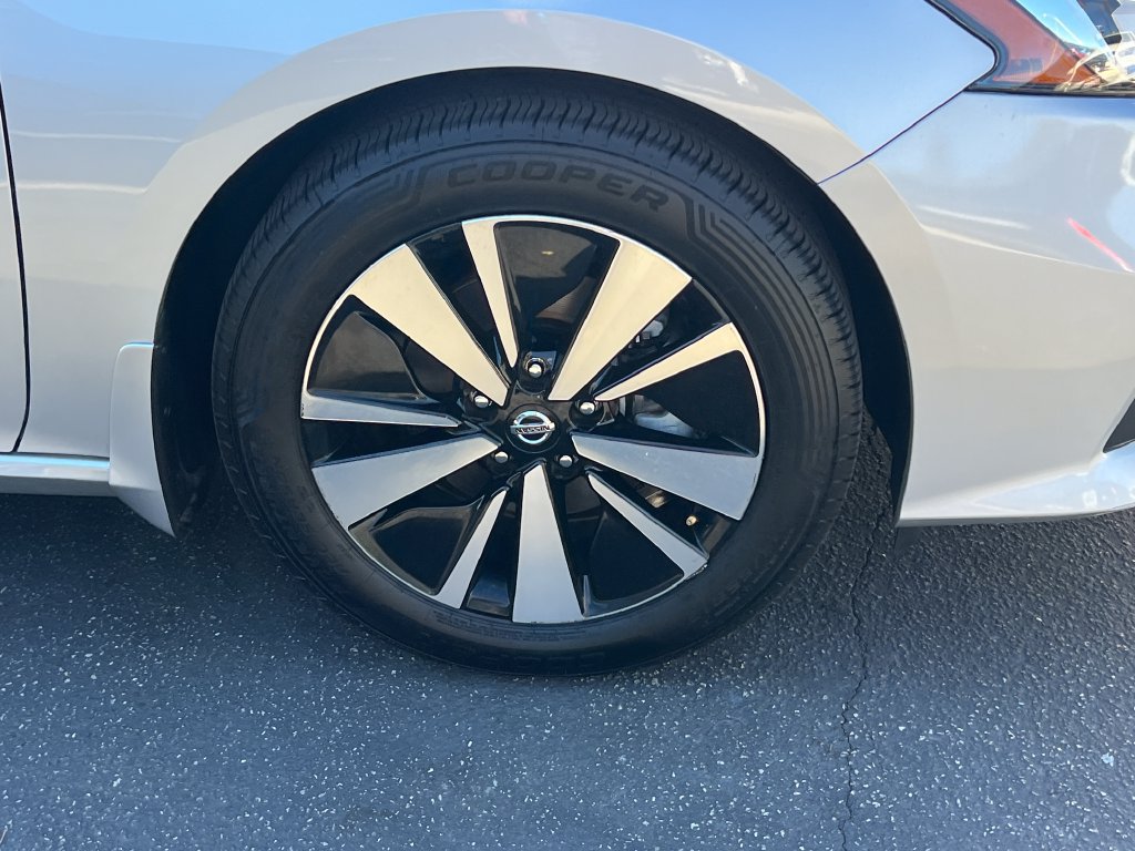Used 2021 Nissan Altima 2.5 SV w/ SV Premium Package FWD image 12