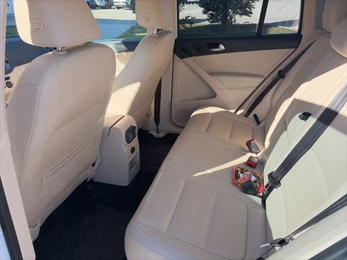 Used 2017 Volkswagen Tiguan S image 13
