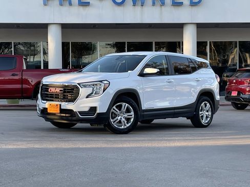 Used 2024 GMC Terrain SLE image 1