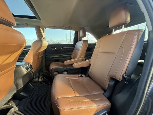 Used 2018 Toyota Highlander Limited image 25