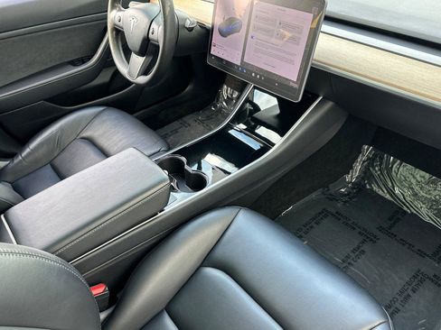 Used 2020 Tesla Model 3 Standard Range Plus image 14