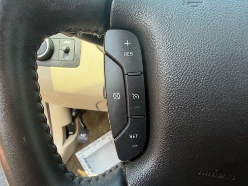 Used 2010 Chevrolet Impala LTZ FWD image 25