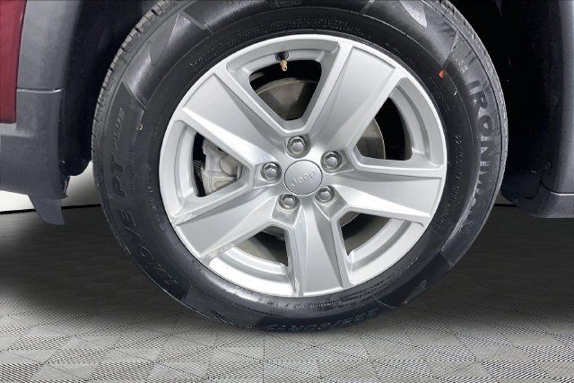 Used 2022 Jeep Compass Latitude w/ Mopar Graphics Package FWD image 27