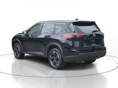 Used 2024 Nissan Rogue SV image 3