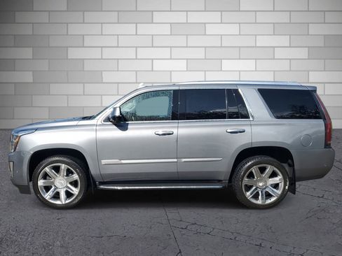 Used 2018 Cadillac Escalade Luxury image 2