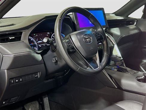 Used 2023 Toyota Venza Nightshade image 7