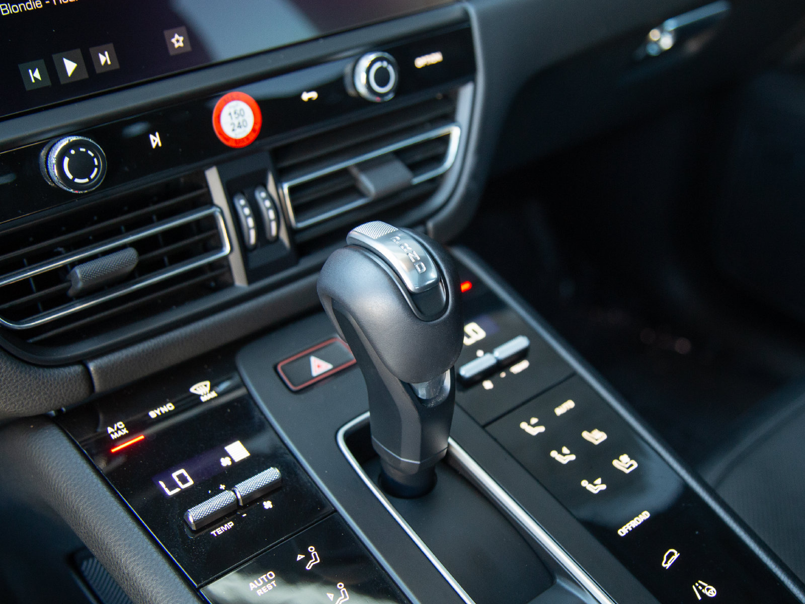 Certified 2026 Porsche Macan AWD/4WD image 22