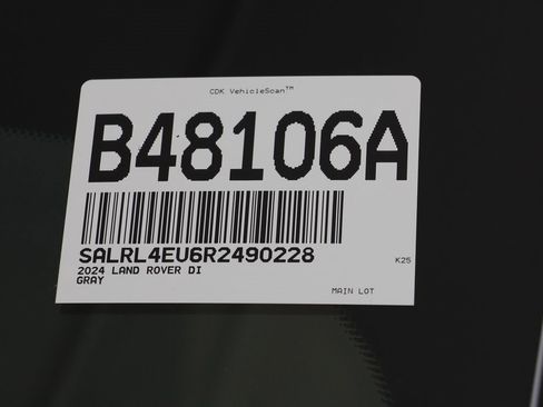 Used 2024 Land Rover Discovery Dynamic SE image 27