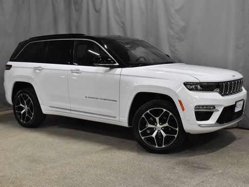 New 2025 Jeep Grand Cherokee Summit image 3