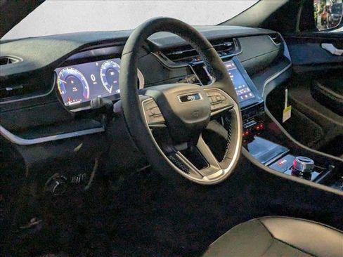 New 2025 Jeep Grand Cherokee L Altitude image 3