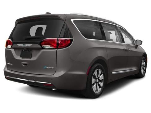 Used 2020 Chrysler Pacifica Limited w/ Quick Oder Package 2EV RED-S FWD image 3