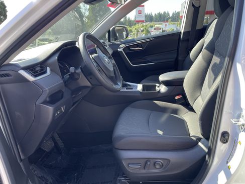 Certified 2025 Toyota RAV4 XLE AWD/4WD image 10