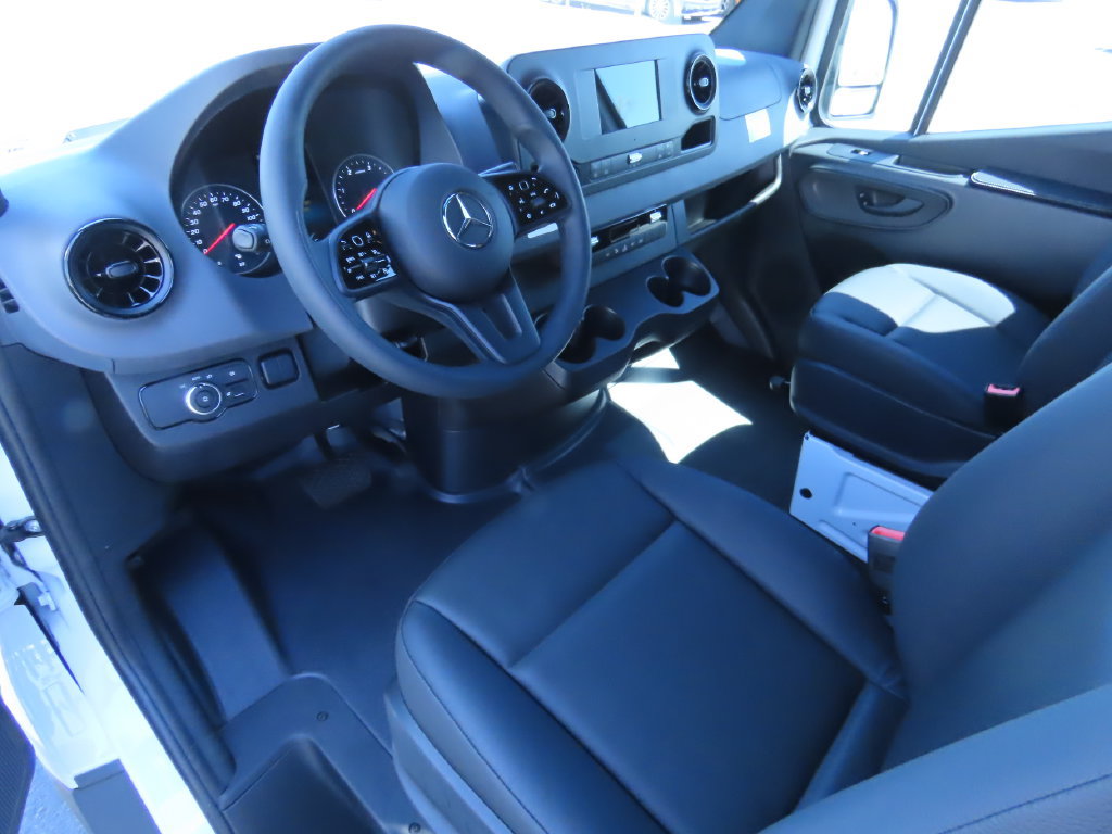 Used 2024 Mercedes-Benz Sprinter 2500 image 10