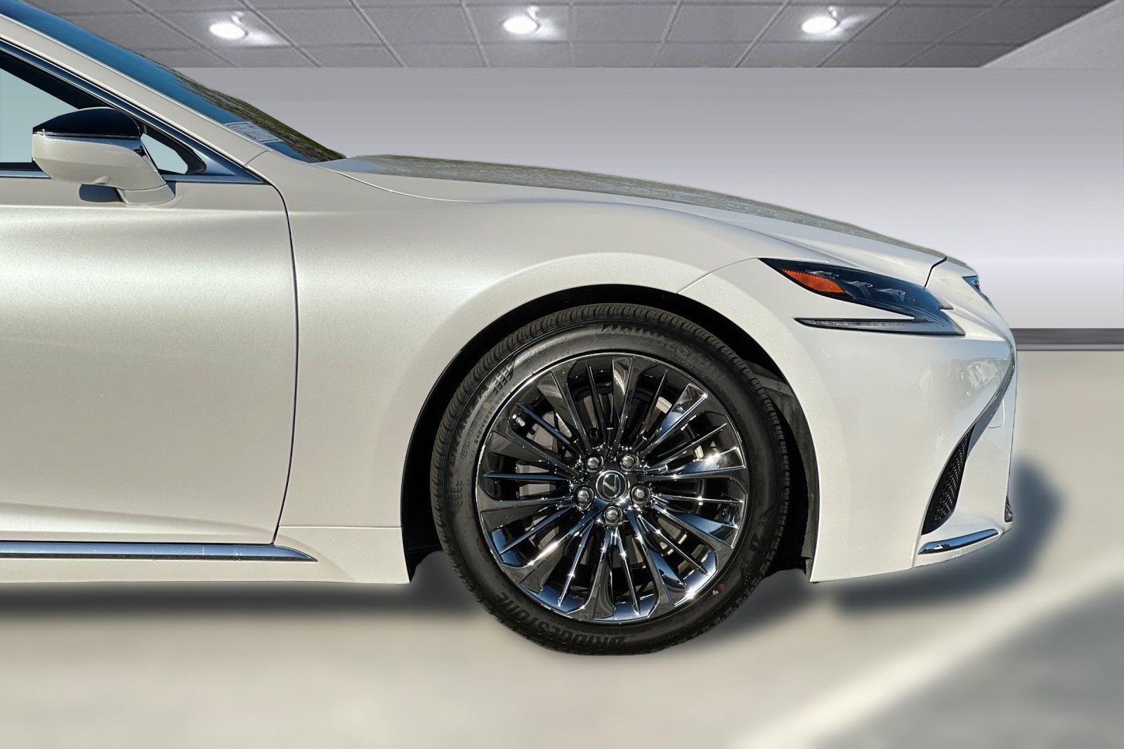Used 2020 Lexus LS 500h w/ Luxury Package RWD image 34