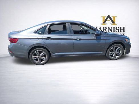 Used 2024 Volkswagen Jetta SE FWD image 8