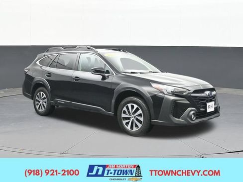 Used 2023 Subaru Outback Premium AWD/4WD image 1