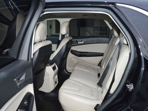 Used 2018 Ford Edge Titanium image 22