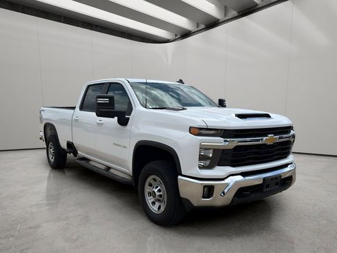 Used 2025 Chevrolet Silverado 2500 LT w/ Convenience Package AWD/4WD image 8