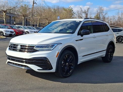 Used 2022 Volkswagen Tiguan SE R-Line image 3
