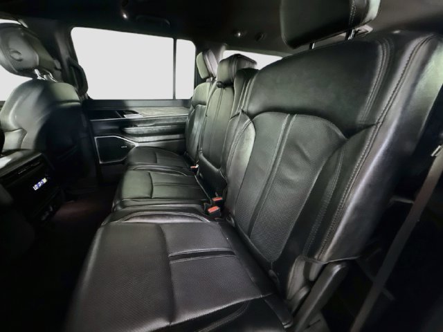 Used 2024 Jeep Wagoneer L Series II w/ Flexible Seating Group RWD image 24