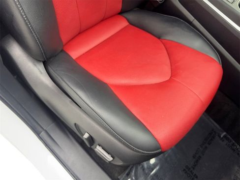 Used 2024 Toyota Highlander FWD image 51