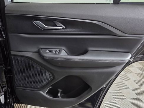 New 2025 Jeep Grand Cherokee Altitude image 30