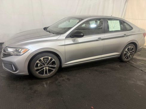 Certified 2022 Volkswagen Jetta Sport image 2