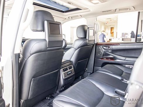 Used 2015 Lexus LX 570 4WD w/ Luxury Package image 35
