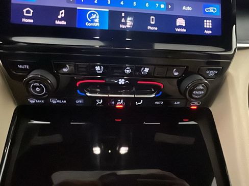 Used 2023 Jeep Grand Cherokee 4WD 4xe w/ Luxury Tech Group II image 27