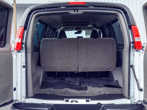 Used 2025 GMC Savana 3500 LT w/ LT Preferred Equipment Group RWD image 16
