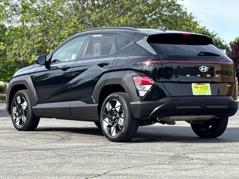 Used 2024 Hyundai Kona SEL AWD/4WD image 3