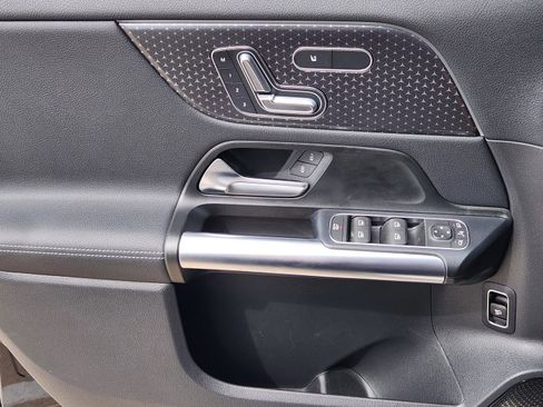 Certified 2025 Mercedes-Benz GLA 250 4MATIC image 16