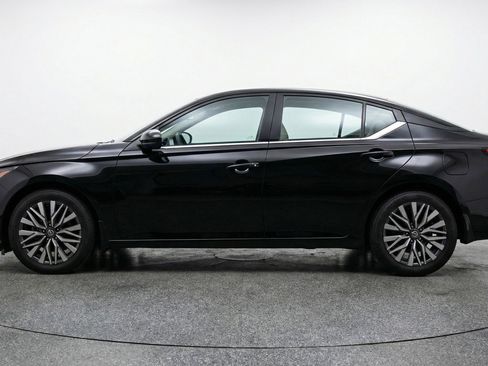 Used 2025 Nissan Altima 2.5 SV image 5