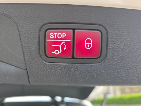 Used 2022 Mercedes-Benz GLC 300 4MATIC image 21