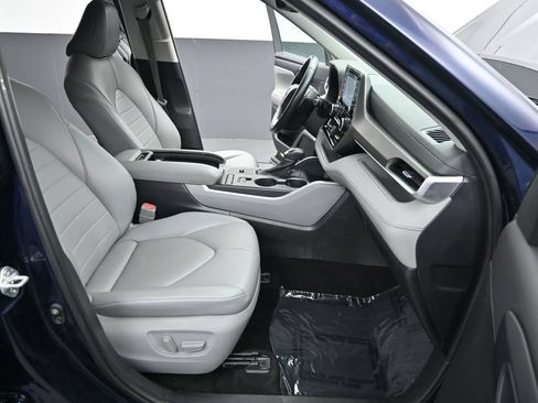Used 2021 Toyota Highlander XLE FWD image 28